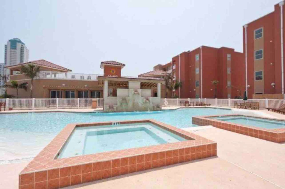 Pool and jacuzzi